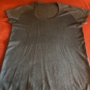 Lululemon womens shirt size medium or 10 in excellent used condition in gray